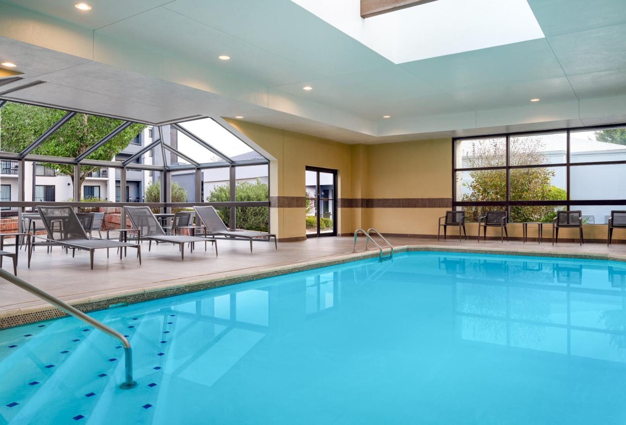 Courtyard Columbus Worthington Hotel Exterior foto